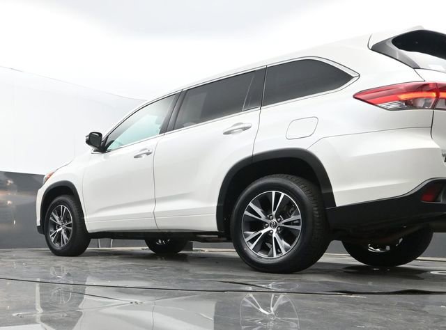 Used 2018 Toyota Highlander Plus FWD image 28
