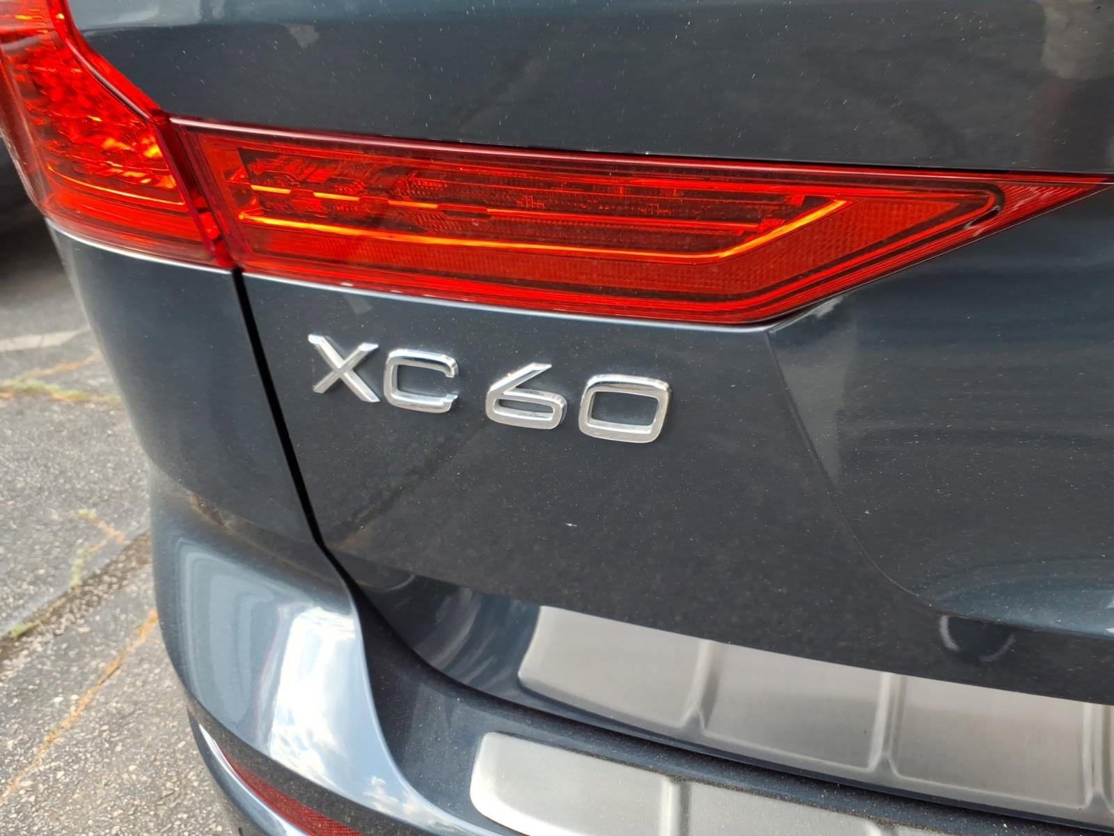 Certified 2023 Volvo XC60 B5 Ultimate w/ Climate Package FWD image 5