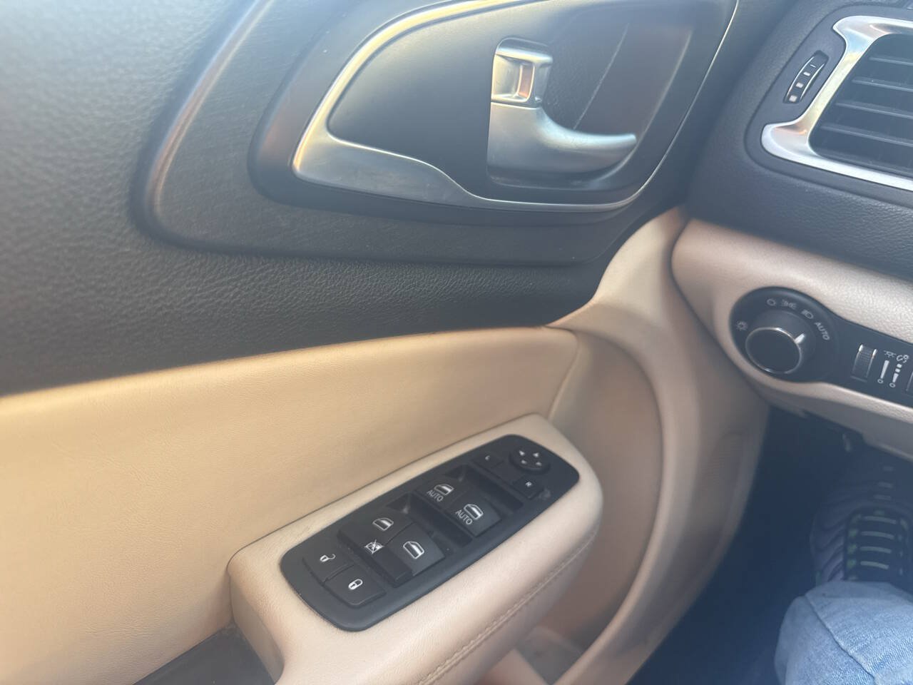 Used 2017 Chrysler 200 Limited Platinum FWD image 22