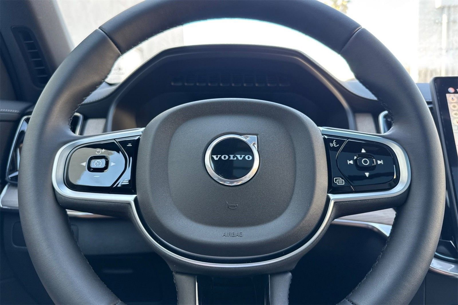 Used 2026 Volvo XC90 B5 Core w/ Protection Package AWD/4WD image 24