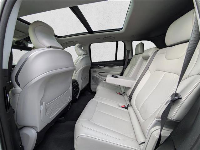 Used 2022 Jeep Grand Cherokee Overland w/ Luxury Tech Group IV image 20