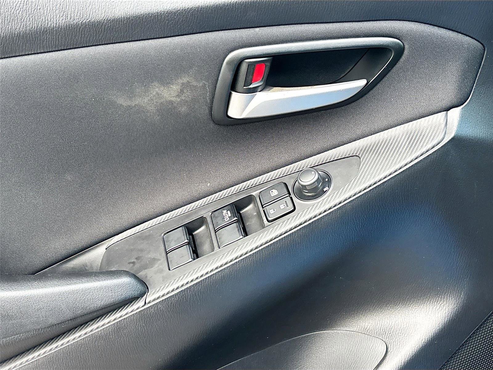 Used 2019 Toyota Yaris LE image 21