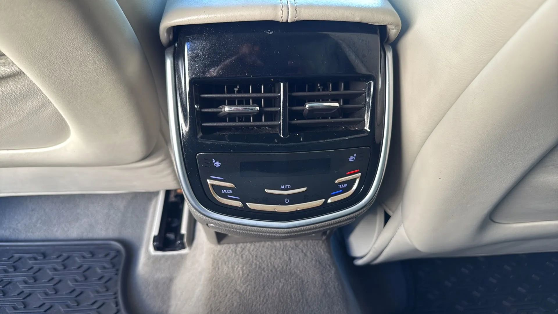 Used 2013 Cadillac XTS Platinum w/ Driver Assist Package image 28