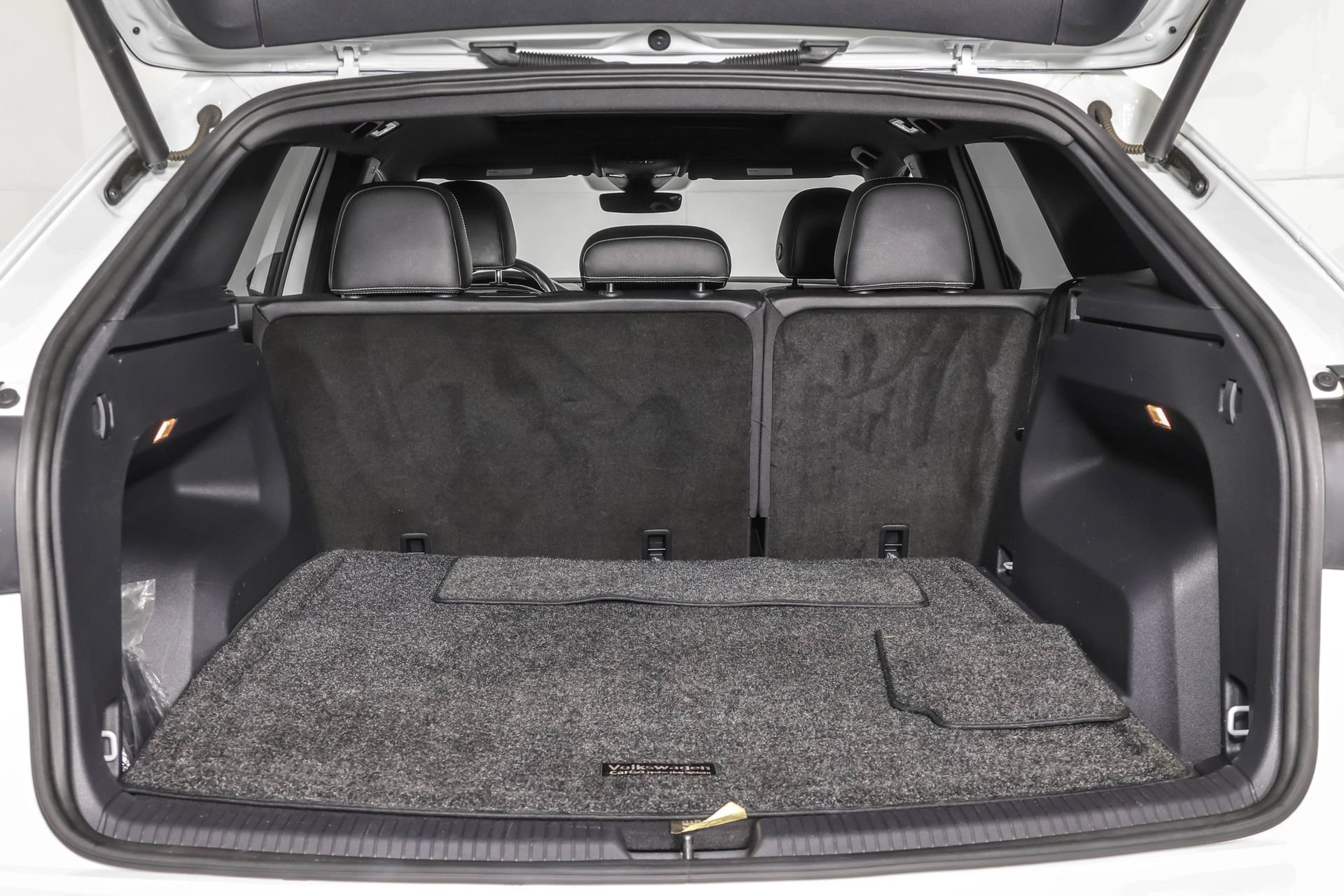 Used 2021 Volkswagen Atlas Cross Sport SEL image 39