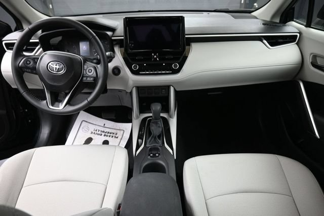 Used 2025 Toyota Corolla Cross LE AWD/4WD image 18