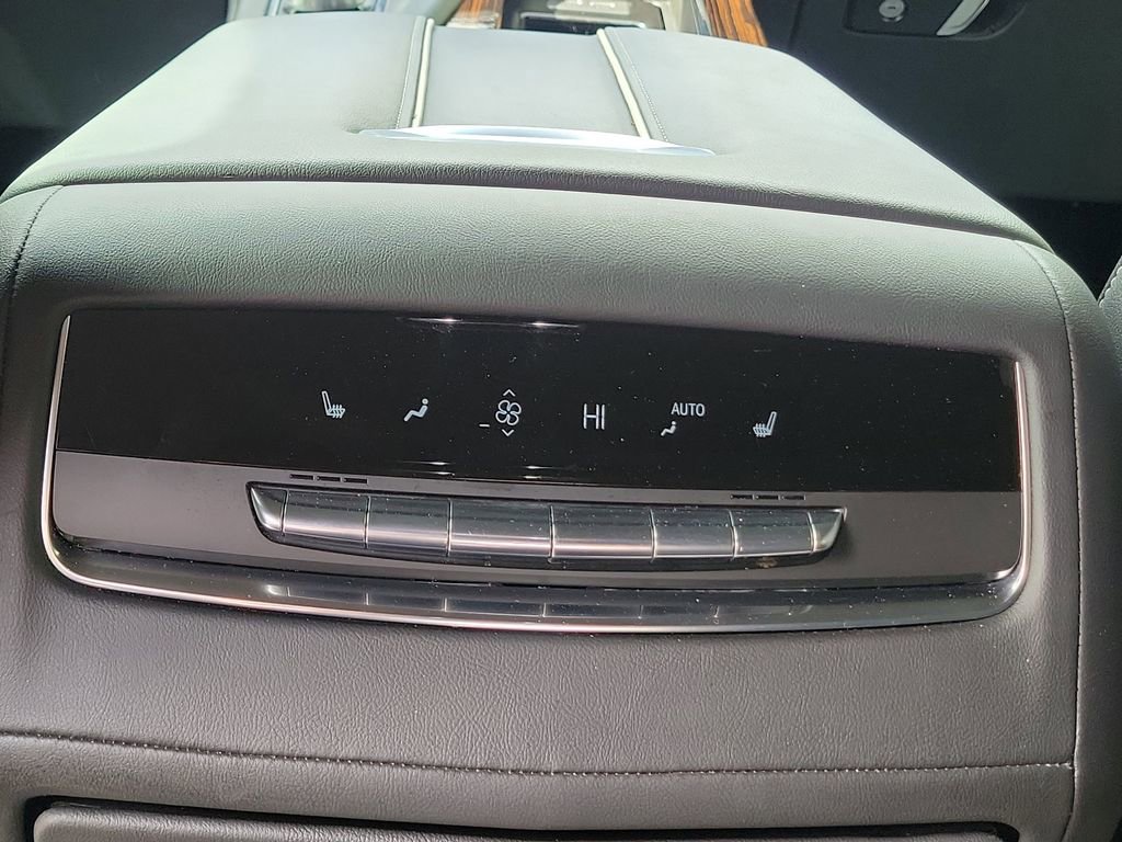 Used 2022 Cadillac Escalade Luxury image 18