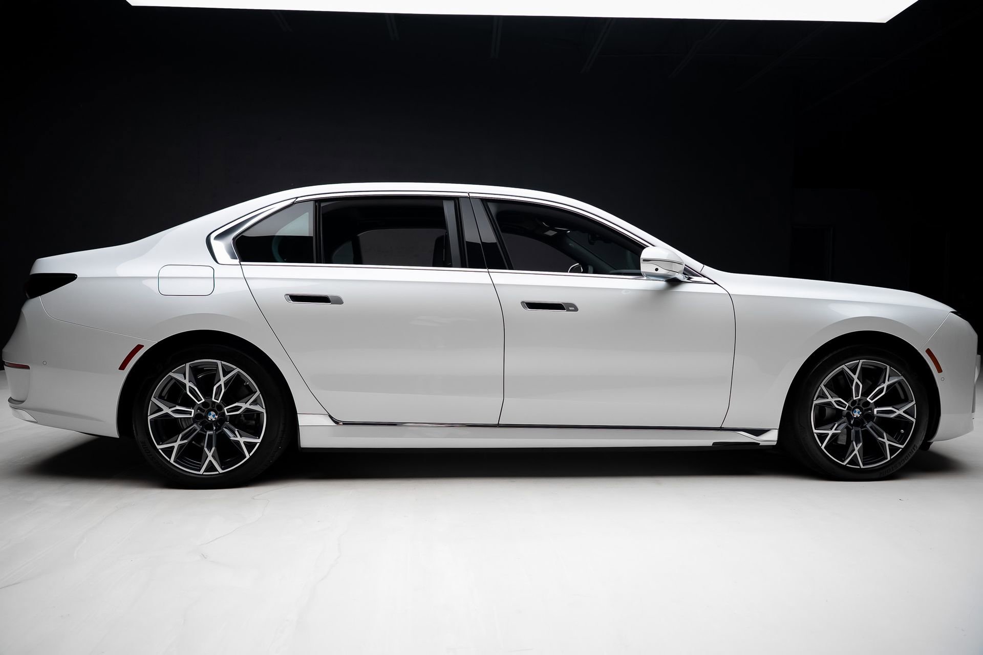 Used 2023 BMW i7 xDrive60 AWD/4WD image 35
