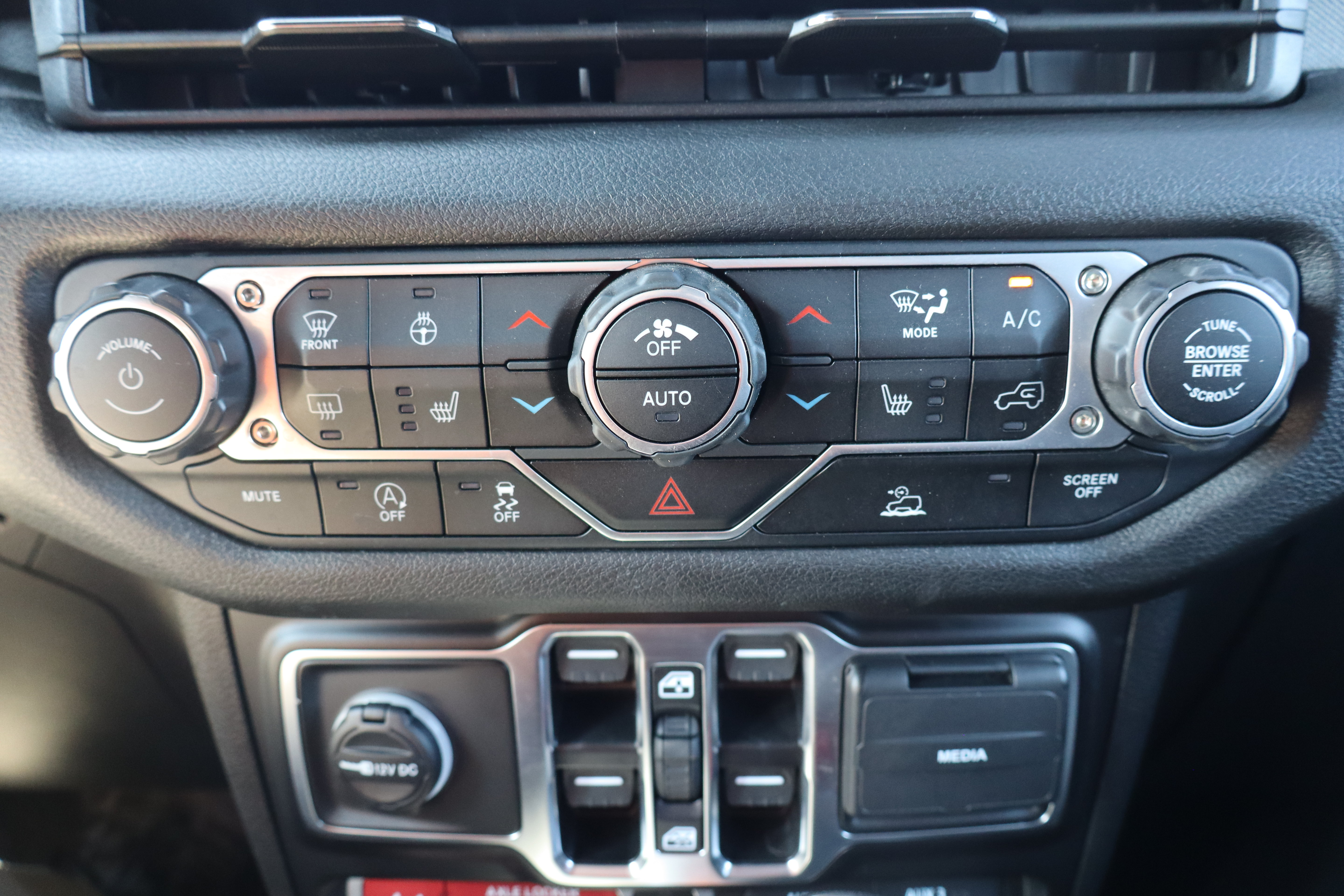 Used 2025 Jeep Wrangler Unlimited Sport AWD/4WD image 22