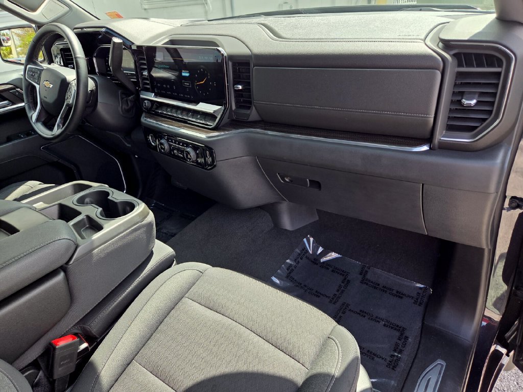 Used 2023 Chevrolet Silverado 1500 LT AWD/4WD image 16