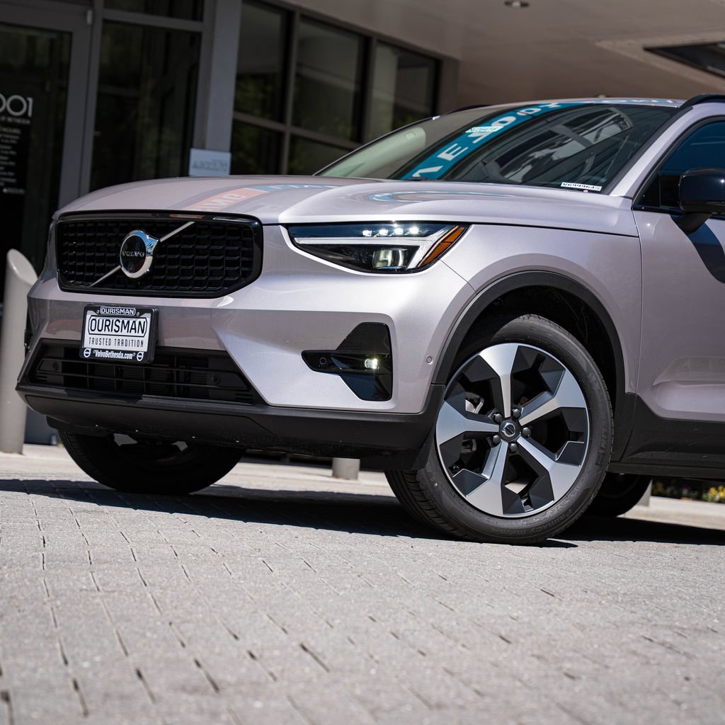 New 2026 Volvo XC40 B5 Plus w/ Protection Package Premier AWD/4WD image 2