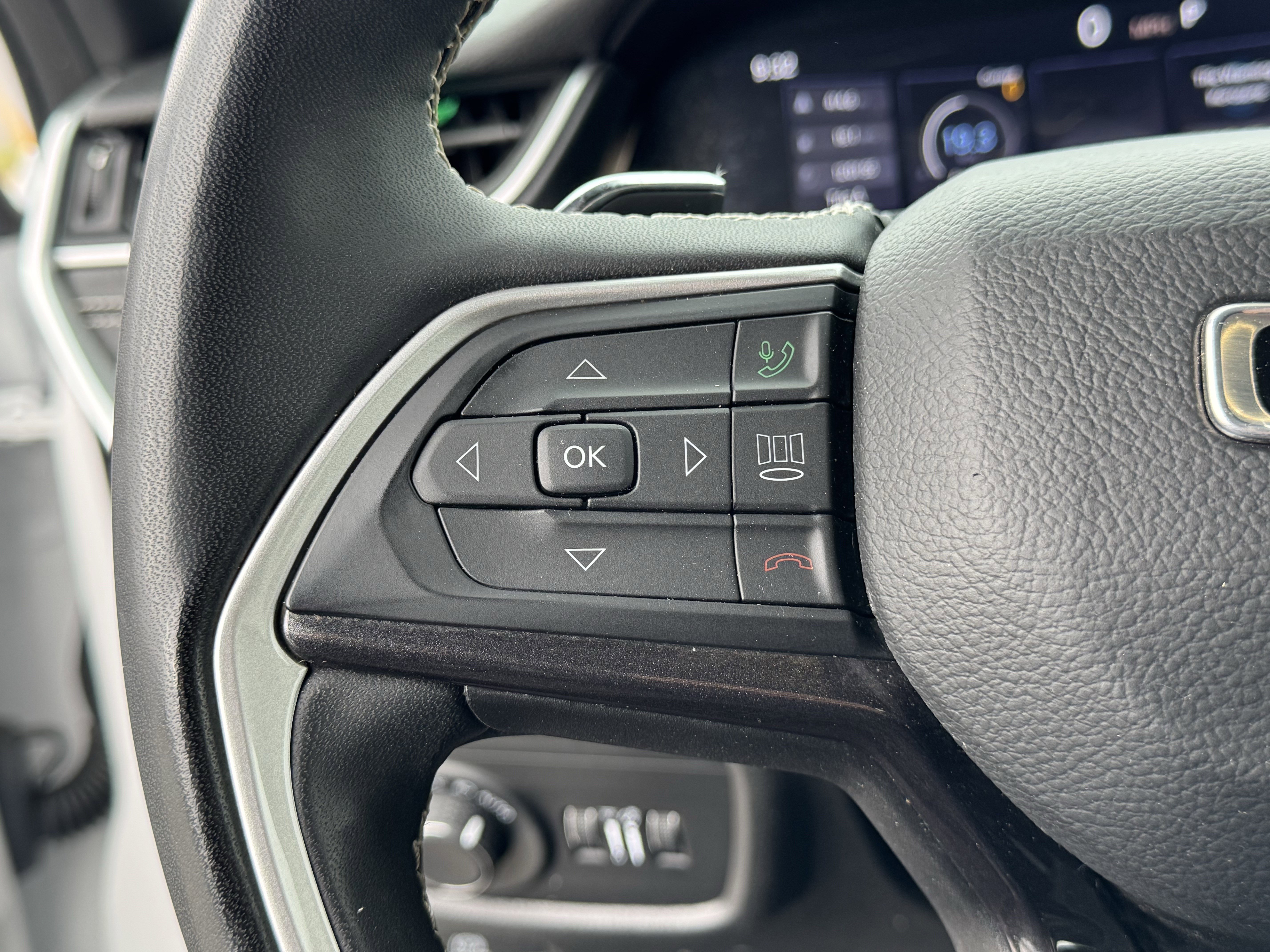 Used 2023 Jeep Grand Cherokee Altitude image 29