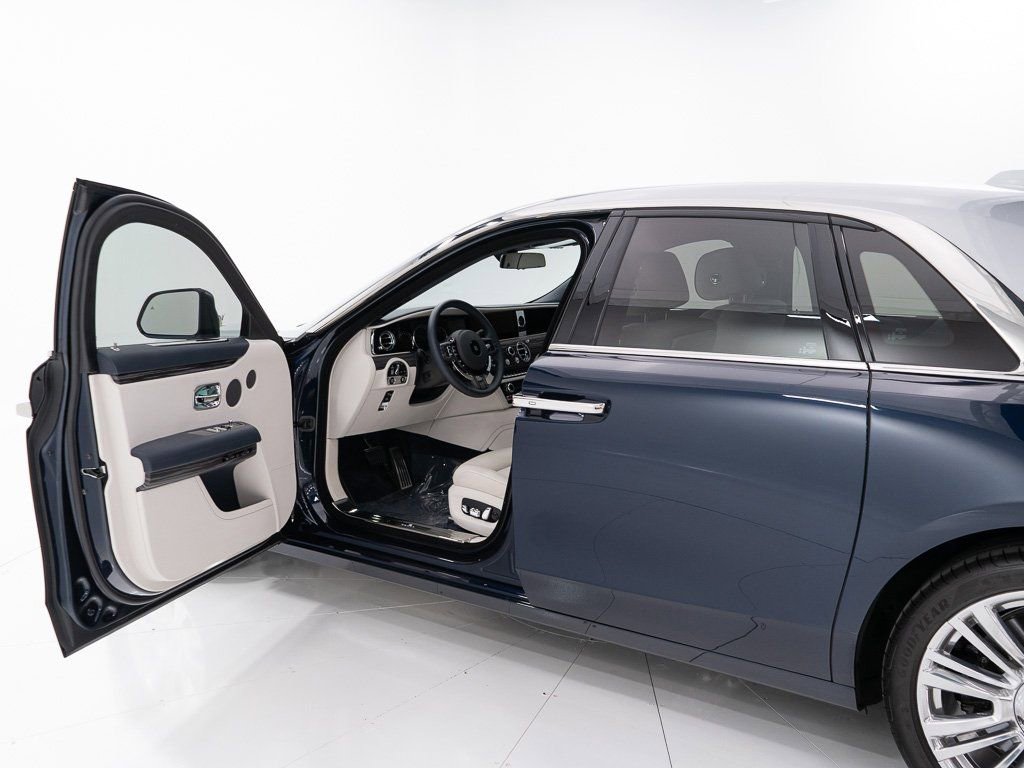 Certified 2023 Rolls-Royce Ghost w/ Ghost Package image 10