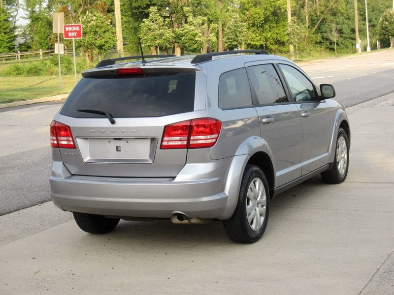 Used 2018 Dodge Journey SE FWD image 12