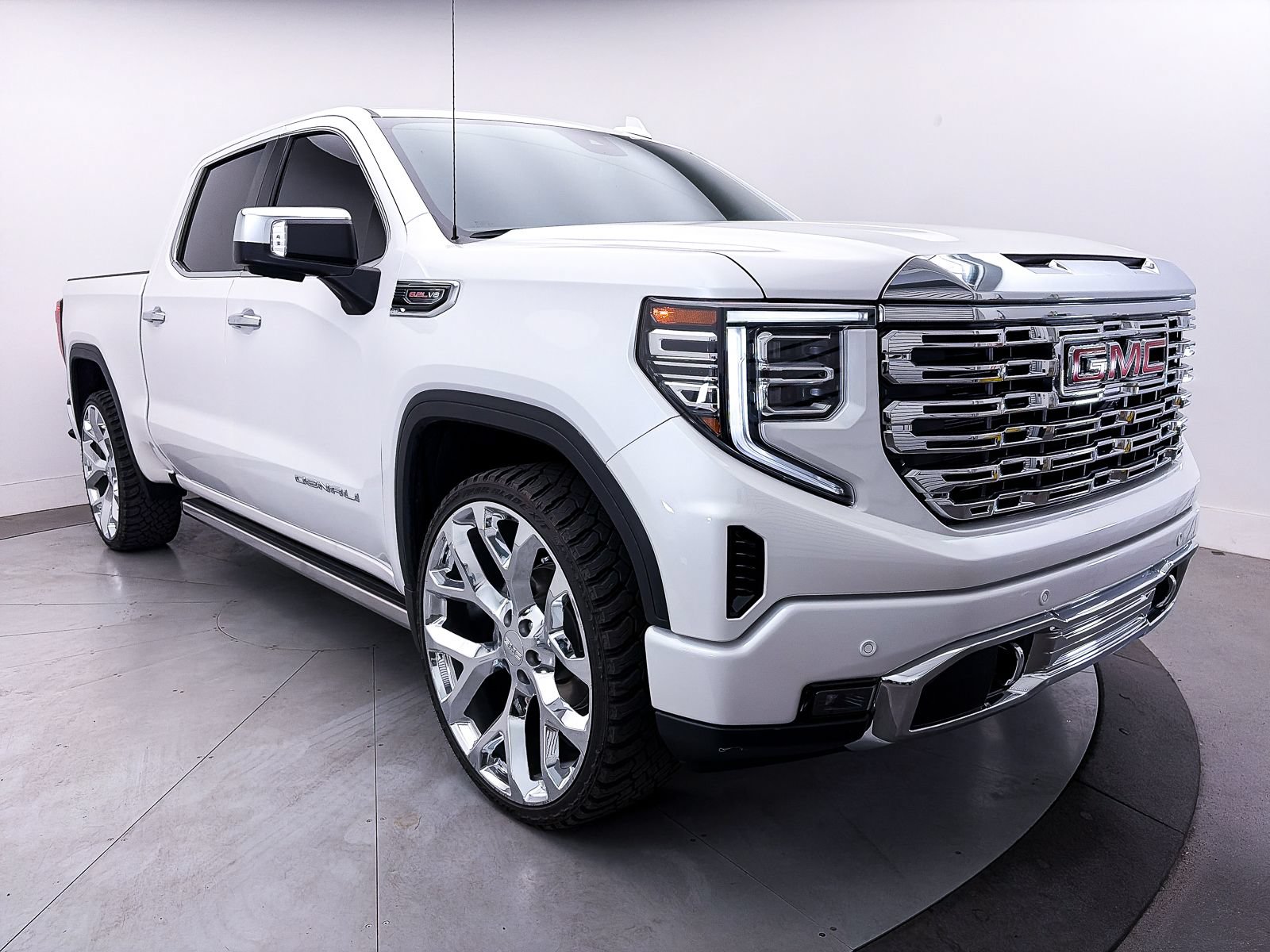 Used 2025 GMC Sierra 1500 Denali AWD/4WD image 13