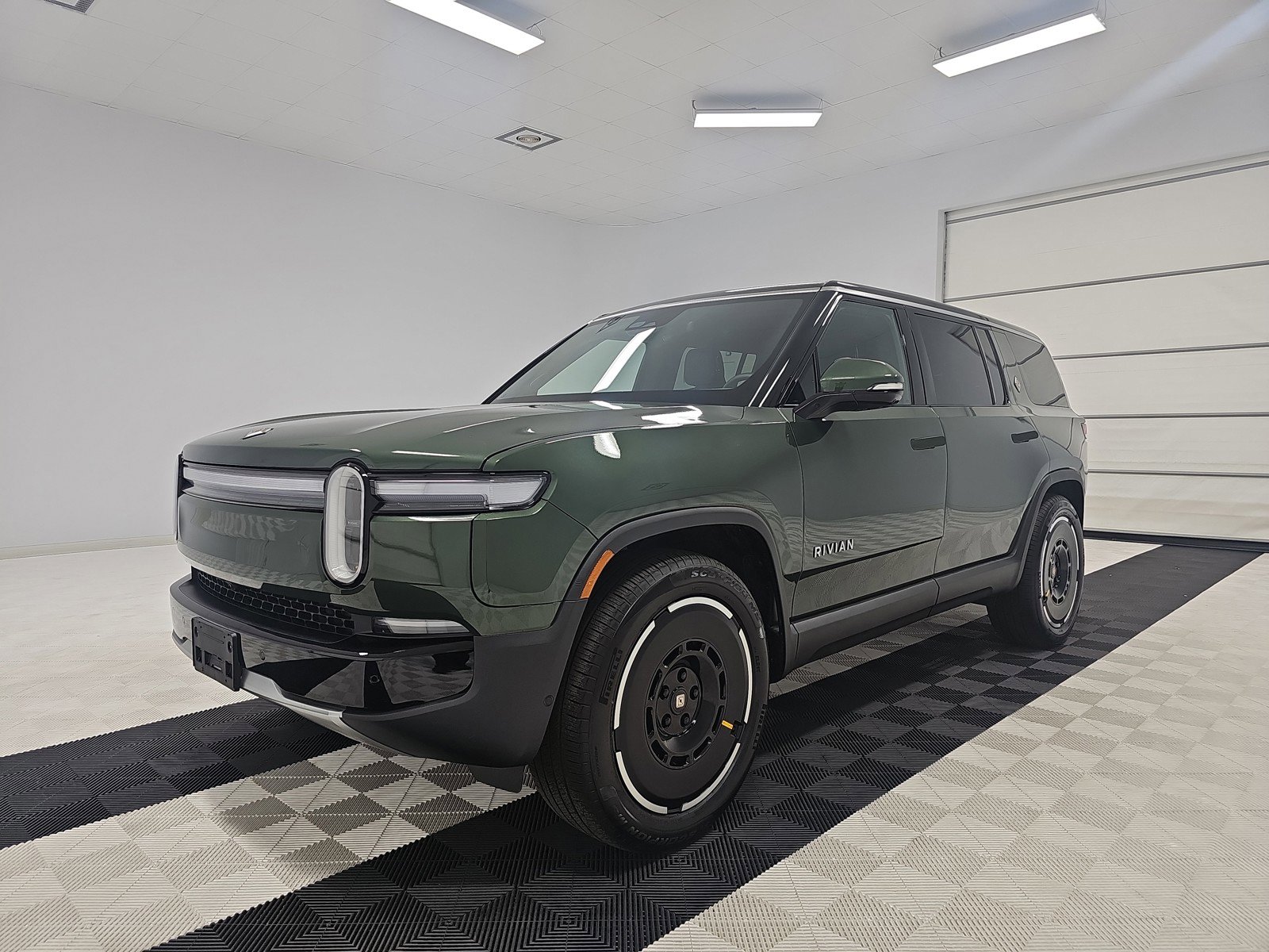 Used 2025 Rivian R1S Adventure