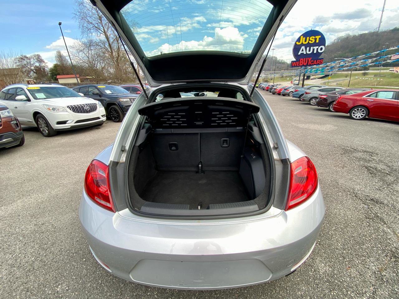 Used 2013 Volkswagen Beetle 2.0T FWD image 11