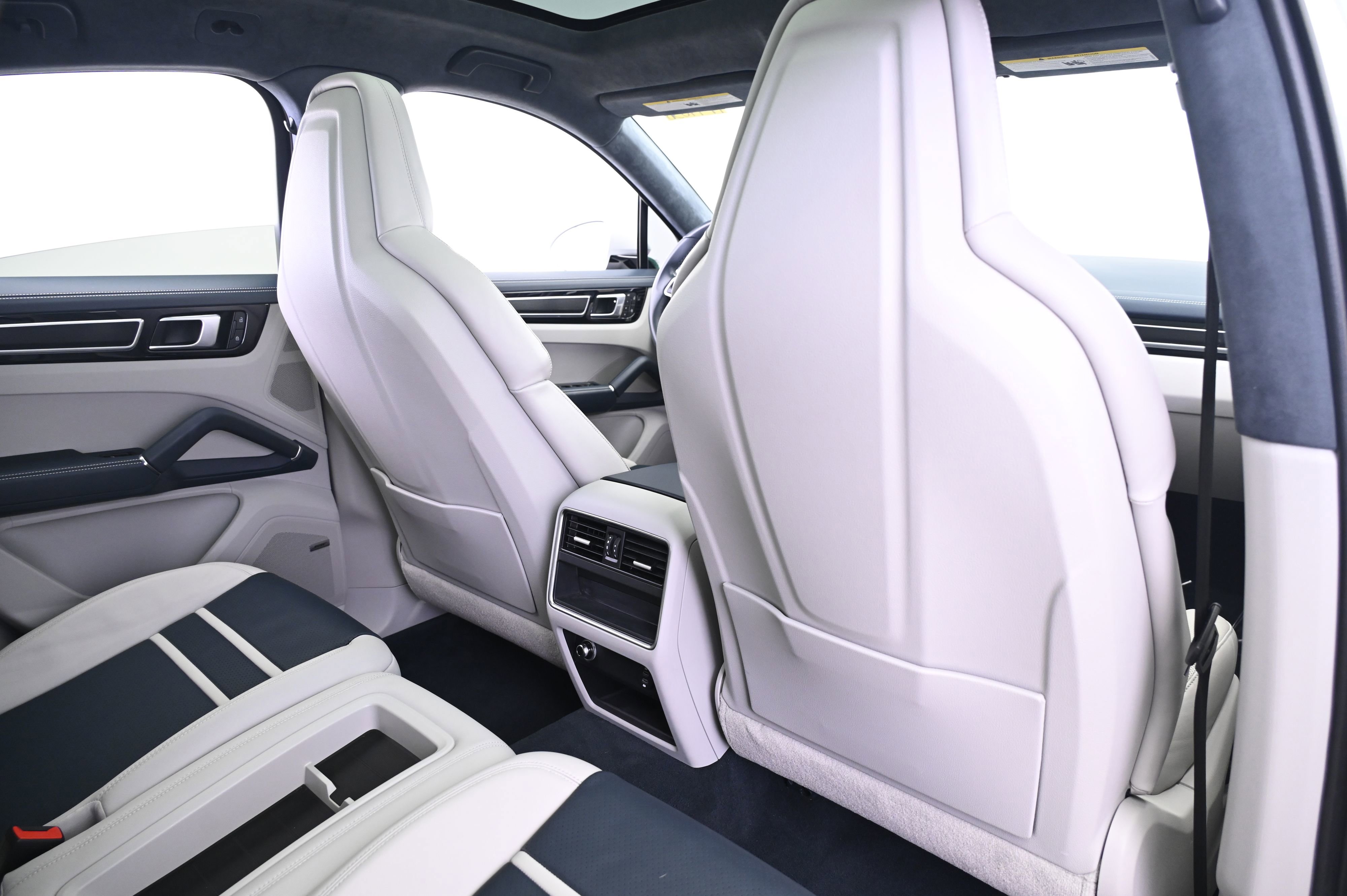 Used 2022 Porsche Cayenne GTS image 17