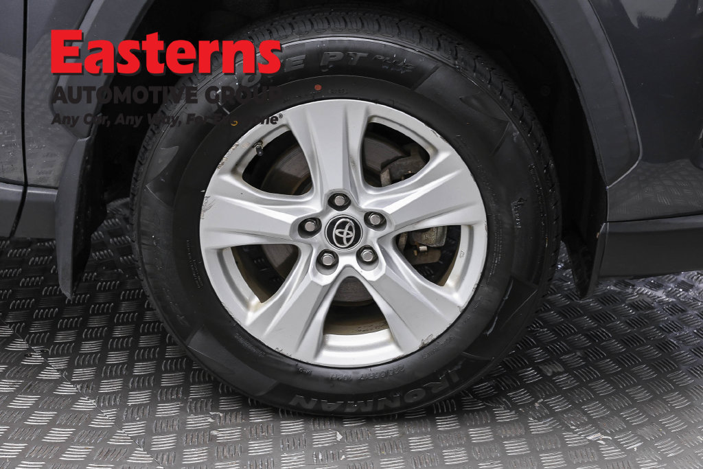 Used 2021 Toyota RAV4 LE w/ Carpet Mat Package (TMS) AWD/4WD image 31