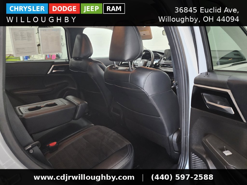 Used 2024 Mitsubishi Outlander AWD image 34