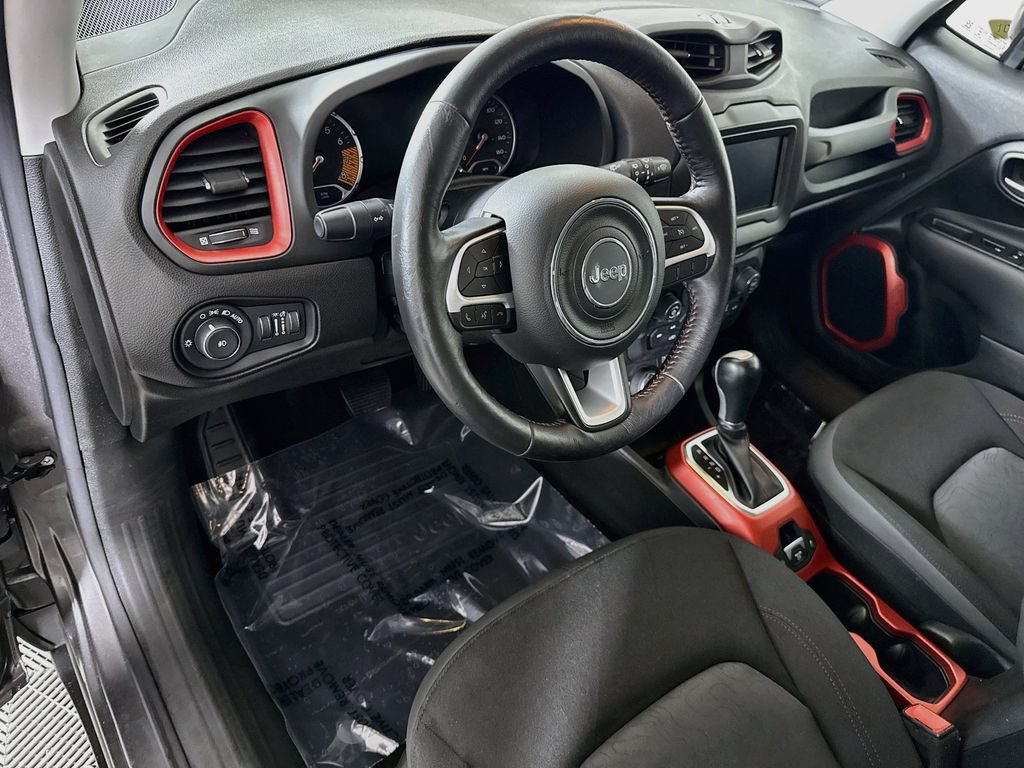 Used 2019 Jeep Renegade Trailhawk w/ Cold Weather Group II AWD/4WD image 17