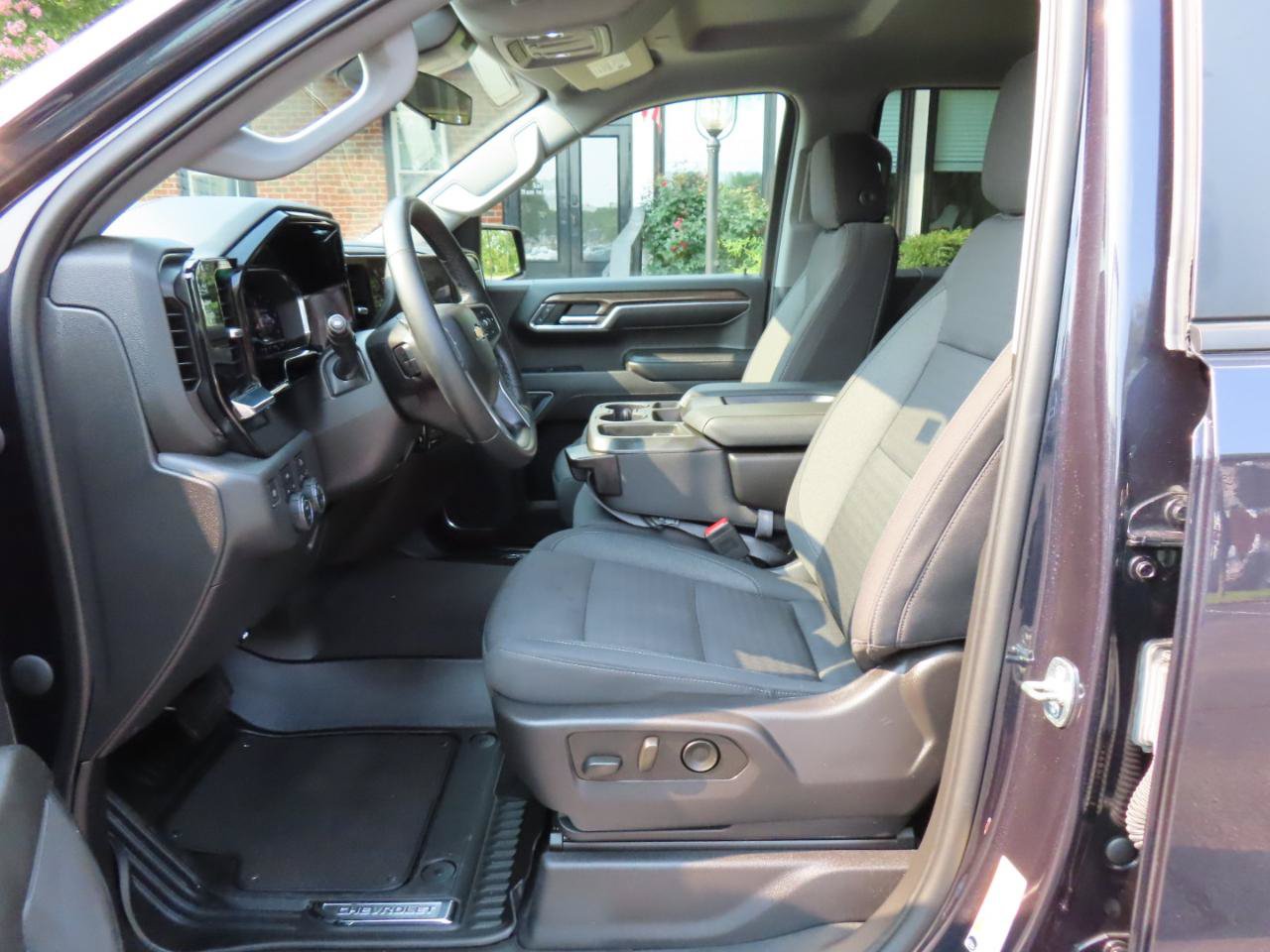 Used 2023 Chevrolet Silverado 1500 LT w/ Protection Package AWD/4WD image 16