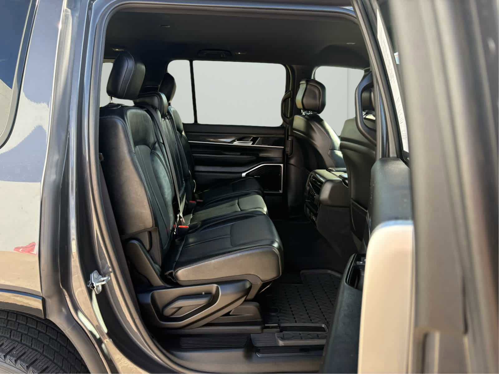 Used 2022 Jeep Wagoneer Series II image 15