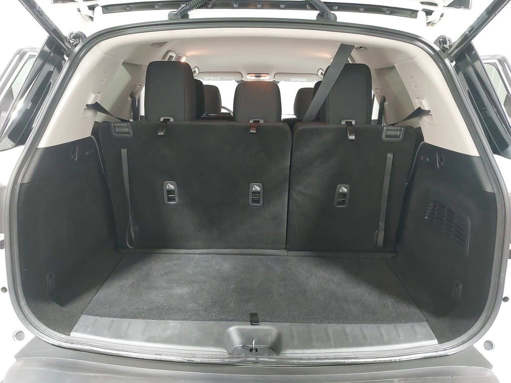 Used 2025 Nissan Pathfinder SV image 13