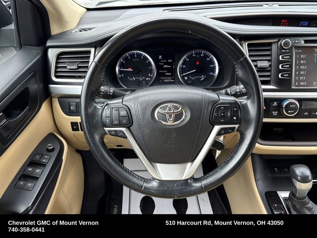 Used 2017 Toyota Highlander LE image 29