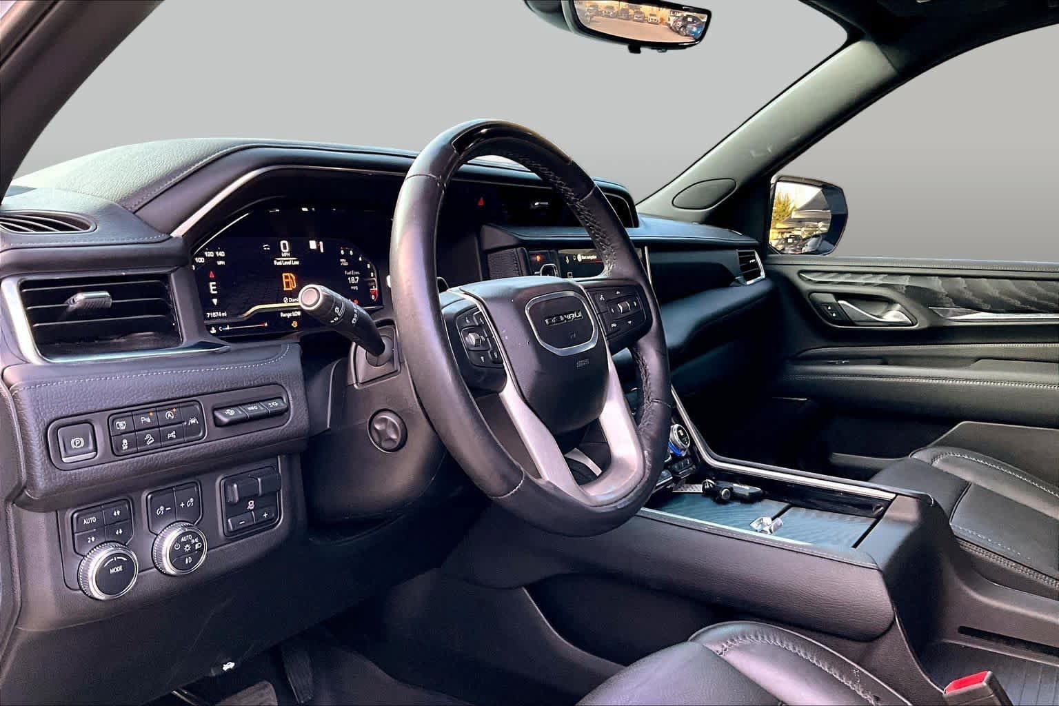 Used 2024 GMC Yukon XL Denali w/ Advanced Technology Package AWD/4WD image 17
