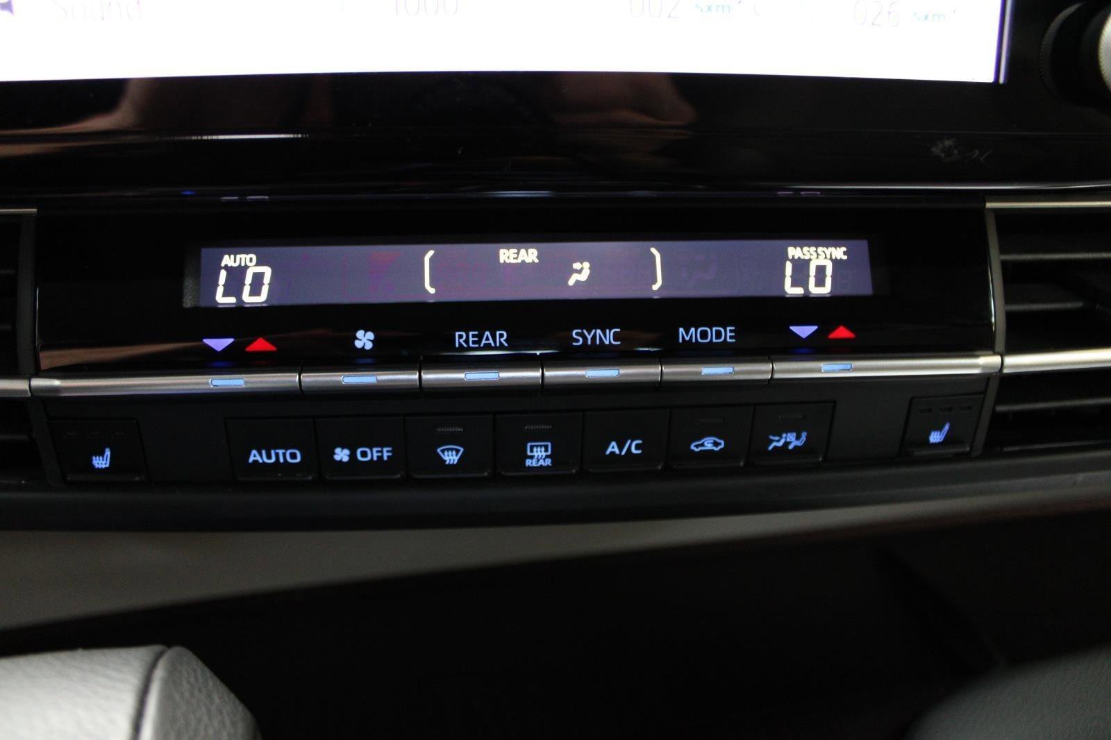 Used 2024 Toyota Sienna XLE AWD/4WD image 20