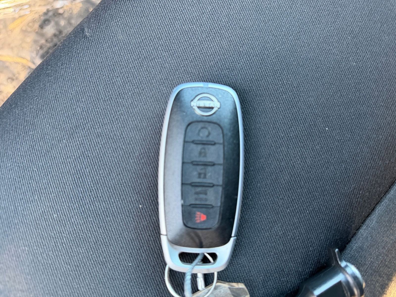 Used 2025 Nissan Pathfinder SV image 27