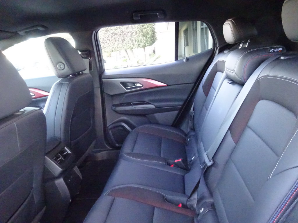 Certified 2024 Chevrolet Equinox EV RS FWD image 20