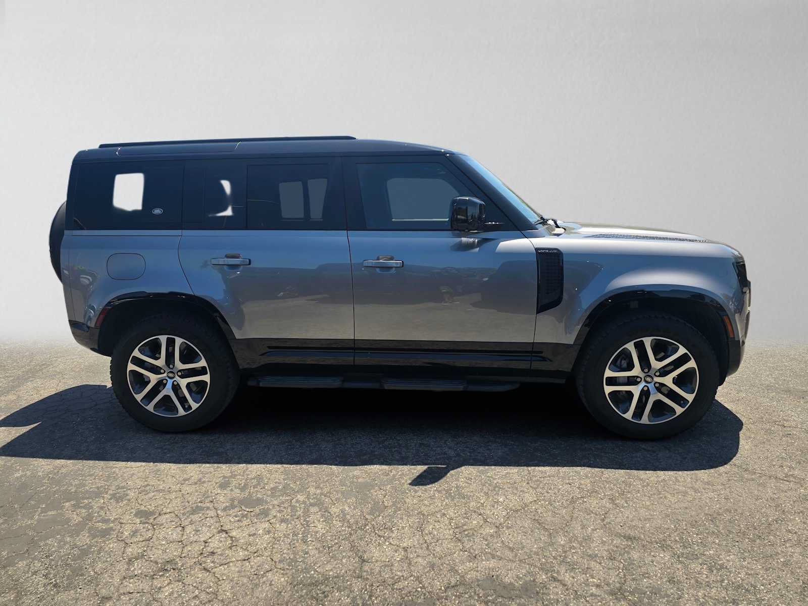 Used 2024 Land Rover Defender 110 X-Dynamic SE AWD/4WD image 6