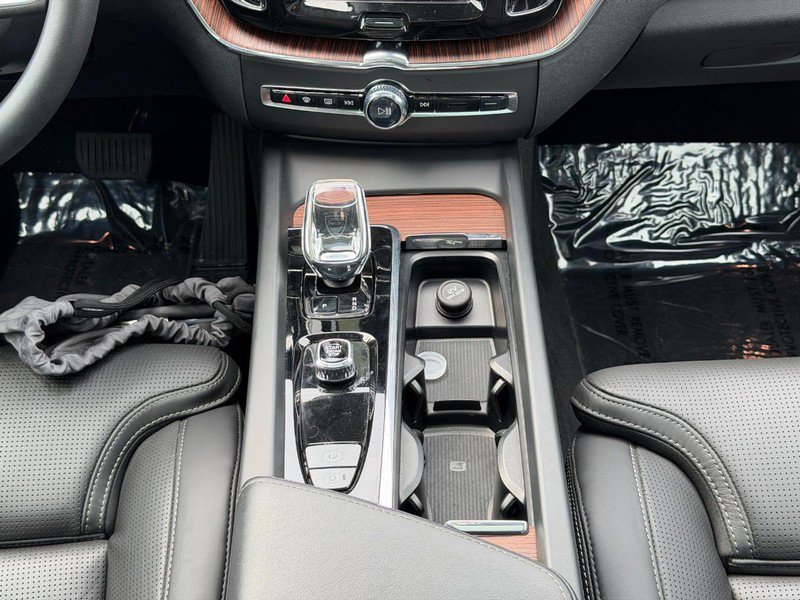 Certified 2023 Volvo XC60 B6 Ultimate w/ Protection Package Premier AWD/4WD image 15