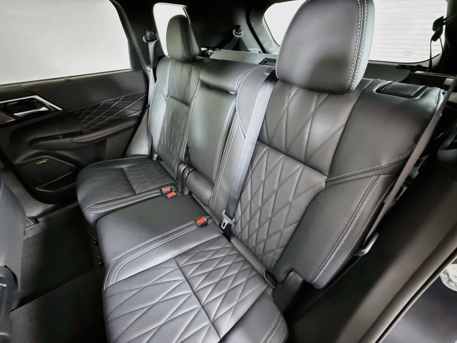 New 2026 Mitsubishi Outlander SEL FWD image 26