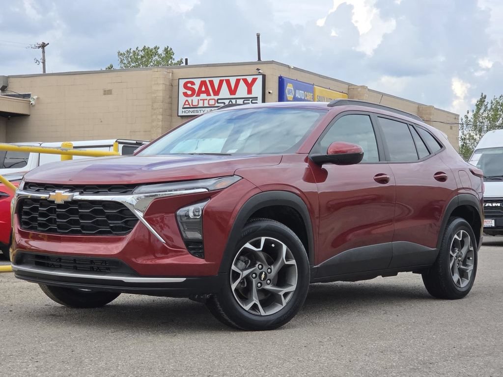 Used 2025 Chevrolet Trax LT w/ Driver Confidence Package FWD image 2
