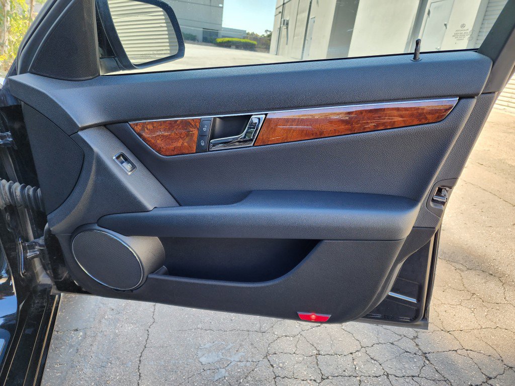 Used 2009 Mercedes-Benz C 300 Sedan image 25