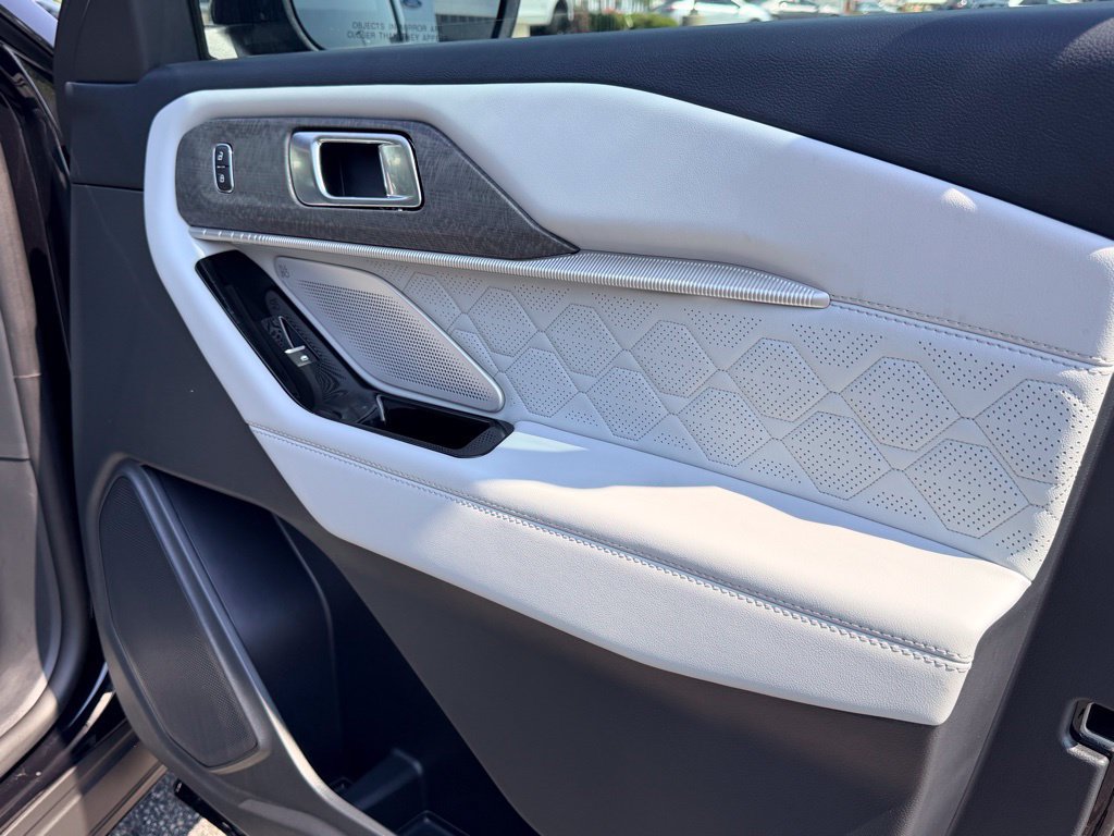 New 2026 Ford Explorer Platinum w/ LUX Leather Package AWD/4WD image 8