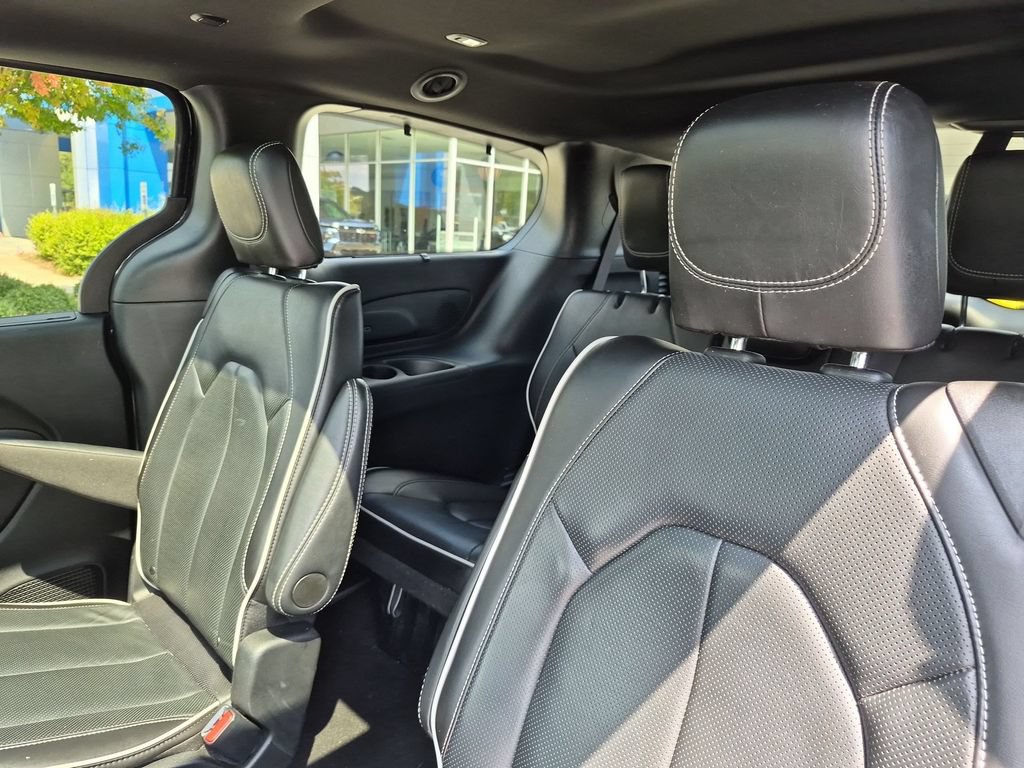 Used 2025 Chrysler Pacifica Limited FWD image 28