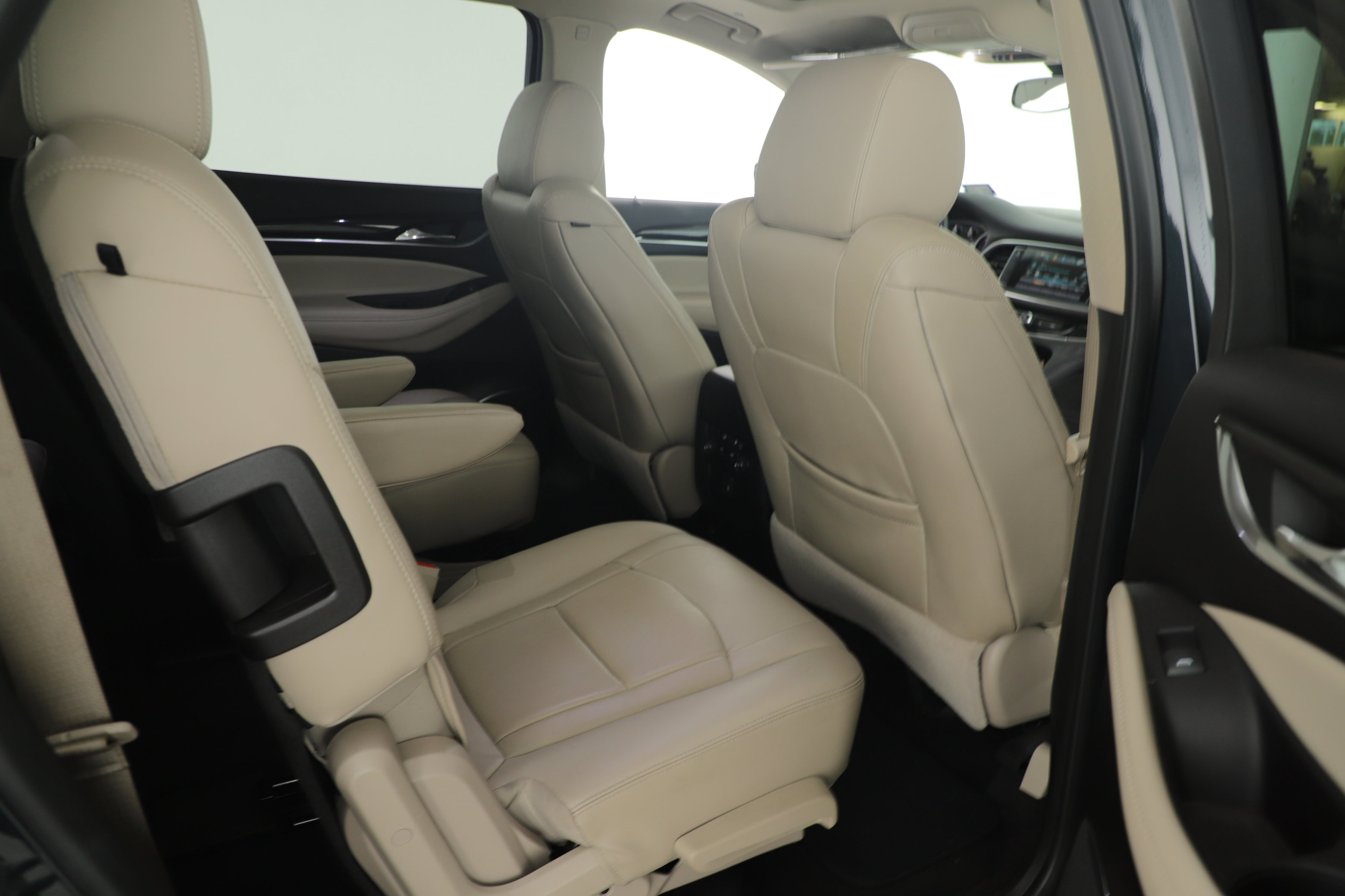 Used 2019 Buick Enclave Essence image 14