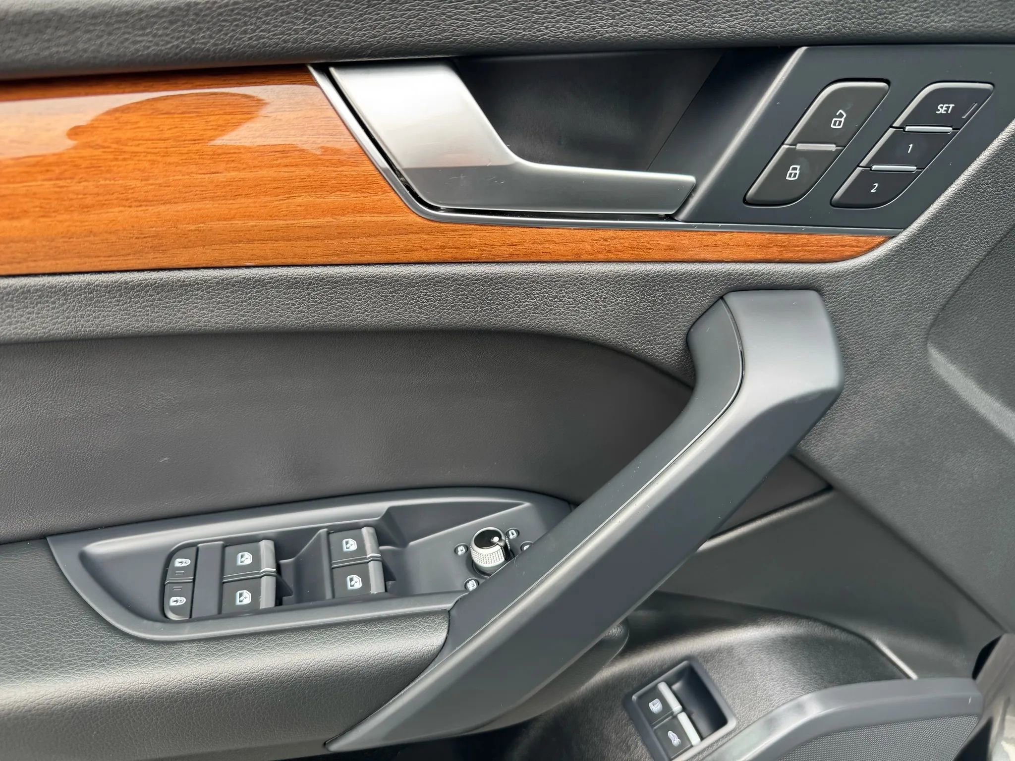 Used 2022 Audi Q5 e Premium w/ Convenience Package image 42