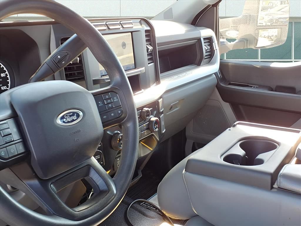 Used 2023 Ford F550 4x4 Regular Cab Super Duty image 5