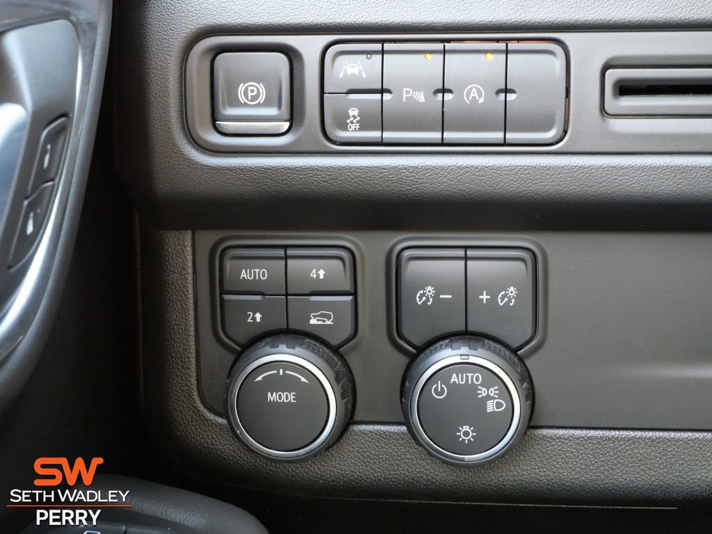 Used 2024 Chevrolet Suburban LT AWD/4WD image 36