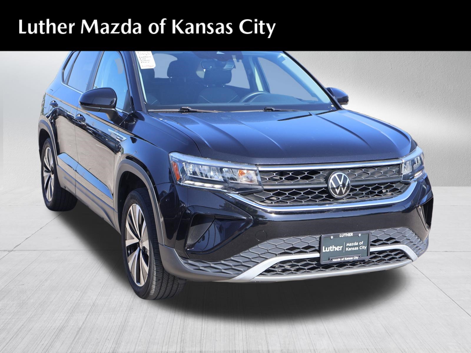 Used 2023 Volkswagen Taos SE w/ Panoramic Sunroof Package