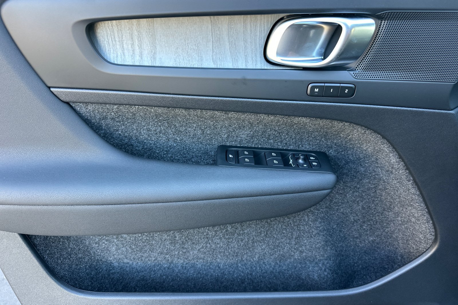 New 2026 Volvo XC40 B5 Core w/ Climate Package AWD/4WD image 8