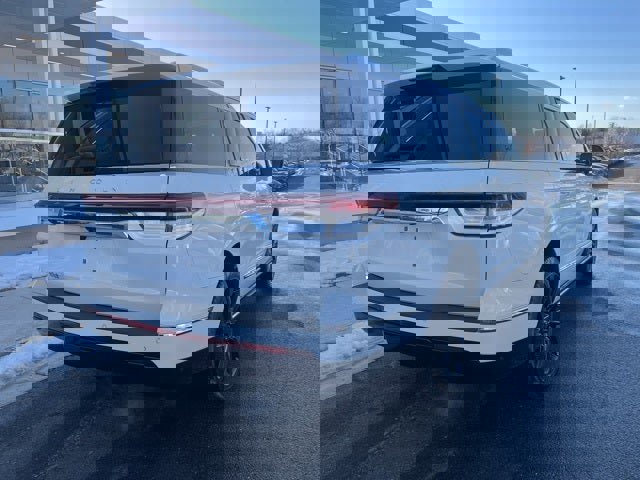 Used 2023 Lincoln Navigator L Reserve image 8