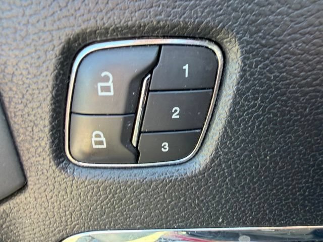 Used 2018 Ford F150 Lariat w/ Equipment Group 502A Luxury AWD/4WD image 24