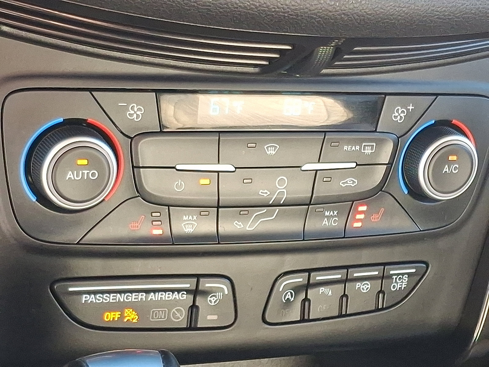 Used 2018 Ford Escape Titanium image 17