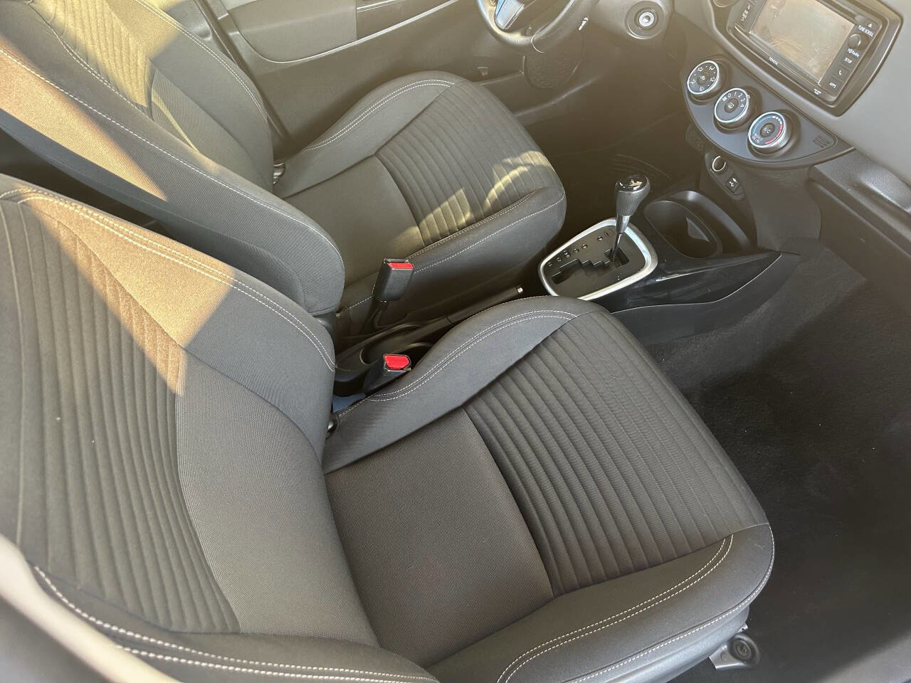 Used 2016 Toyota Yaris SE image 4