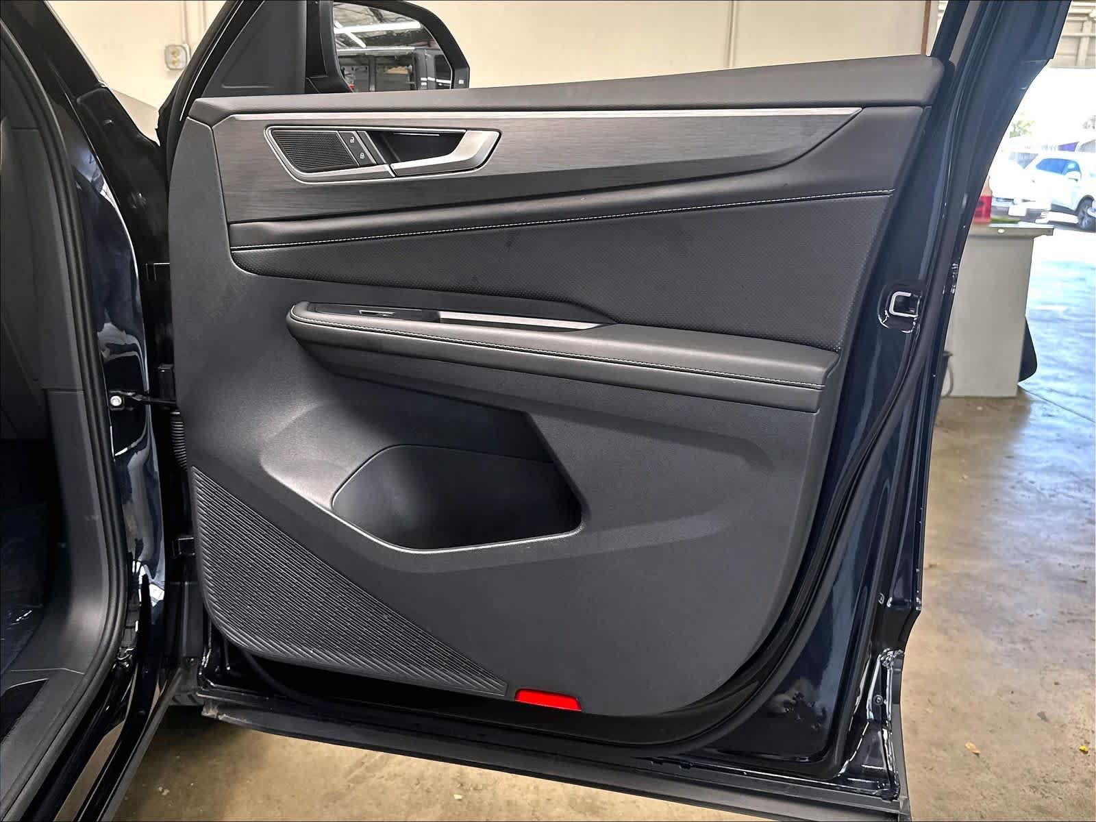 Certified 2026 Volkswagen Atlas Cross Sport SE w/ Panoramic Sunroof Package AWD/4WD image 31